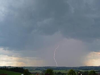 Die Gewitterzelle über dem Landkreis Bayreuth. Foto: infrankenpix-User FloMue