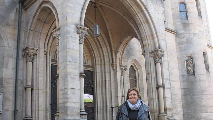 Pfarrerin Anne Salzbrenner lädt ein zur Dankfeier.Foto: Popp