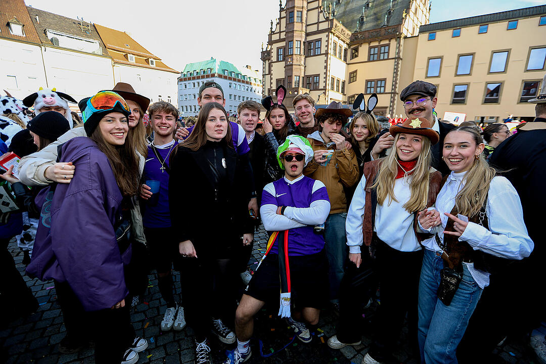 Große Party nach dem Faschingsumzug am Marktplatz.