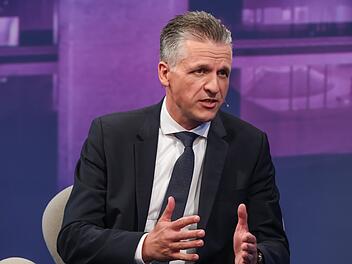 Unionsfraktionschef Thorsten Frei stellte bei "Maischberger" bald sinkende Benzinpreise in Aussicht.