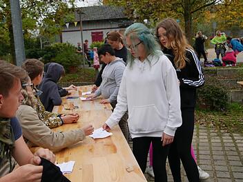 Tolle Beteiligung: 300 Schüler der Mittelschule "Am Moos" sind heuer beim  Spendenlauf  an den Start gegangen.Manja von Nida