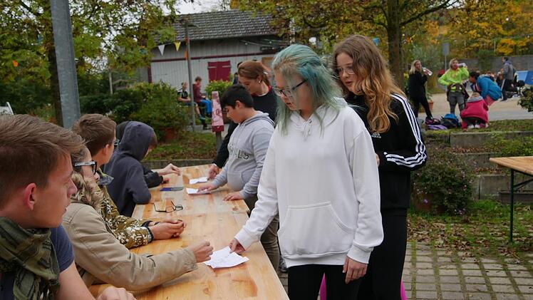 Tolle Beteiligung: 300 Schüler der Mittelschule "Am Moos" sind heuer beim  Spendenlauf  an den Start gegangen.Manja von Nida