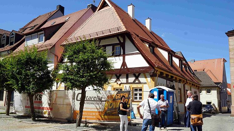Bürgermeister German Hacker ließ sich von Silke Stadter, Dirk Raffegerst, Albert Geinzer und Oilver Reiß über den Stand der Arbeiten informieren. Richard Sänger