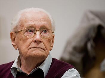 Der ehemalige SS-Mann Oskar Gr&ouml;ning ist offenbar noch vor seinem Haftantritt verstorben. Der "Buchhalter von Auschwitz" war 96 Jahre alt. Foto: Julian Stratenschulte/dpa