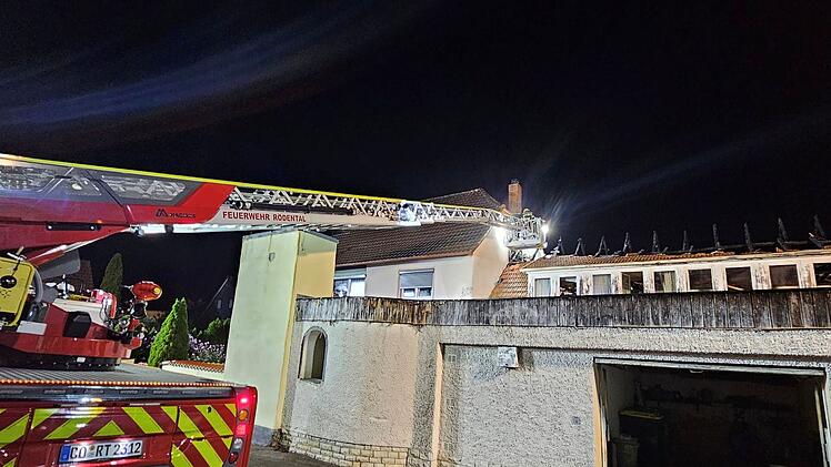 Frohnlach: Feuerwehr-Großeinsatz bei brennender Scheune - 170 Kräfte im Einsatz