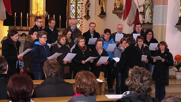 Die Sänger aus Schlaifhausen trugen mit ihren Liedern zu einem gelungenen Konzert bei. Foto: Franz Galster