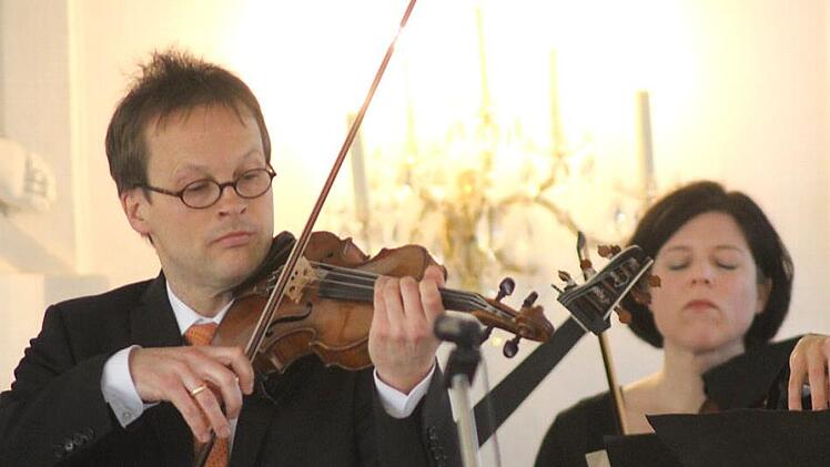 Einer der Sologeiger des Programms: Michael Hamann. Ihm wie auch den Solisten-Kolleginnen Sabine Lier und Dagmar Puttkammer wurde Sonderapplaus zuteil. Foto: Markus Häggberg