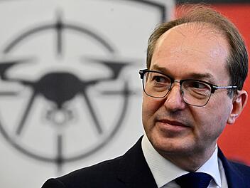 Er&ouml;ffnung des Drohnenabwehrzentrums mit Dobrindt