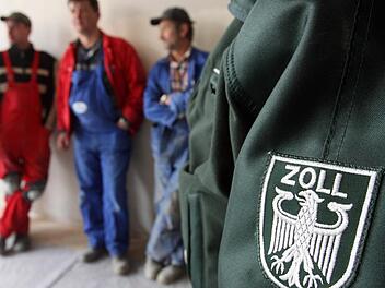 Eklatanter Personalmangel? Auch in Franken gingen die Zoll-Kontrollen 2015 zurück.  Foto: Boris Roessler, dpa