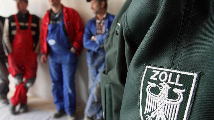 Eklatanter Personalmangel? Auch in Franken gingen die Zoll-Kontrollen 2015 zurück.  Foto: Boris Roessler, dpa