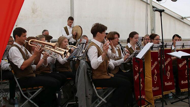 Impressionen vom Coburger "Lokalklang" am Sonntag: Blaskapelle MeederFoto: Jochen Berger