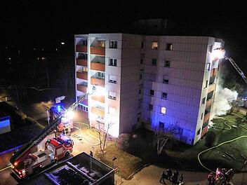 78 Menschen wohnten in diesem  Haus in der Schlesienstraße, in dessen Keller ein Brand gelegt worden war.Archivbild: News5/Merzbach