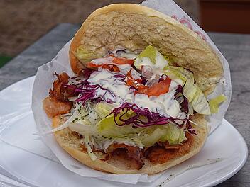 Ein Döner ist eine leckere, schnelle Mahlzeit.