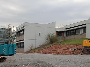 Die Umbaumaßnahmen an der Einhard-Volksschule in Euerdorf kommen gut voran. Auch die Gemeinde Ramsthal muss sich an den Kosten beteiligen. Foto: Gerd Schaar