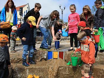 Dieses Bild ist bei der Einweihung des Spielplatzes im Siebener Park entstanden. Foto: Ralf Ruppert
