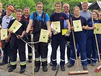 Die Jugendlichen aus drei Seßlacher Feuerwehren nach ihrem Arbeitseinsatz. Foto: privat