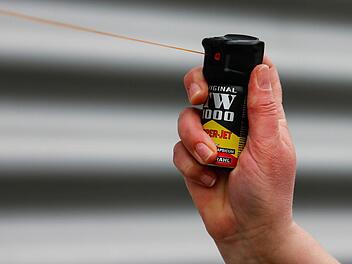 Für den Test wurde eine Spraydose verwendet, die keinen Sprühnebel, sondern einen Strahl erzeugt. Foto: Matthias Hoch