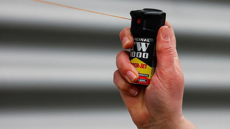 Für den Test wurde eine Spraydose verwendet, die keinen Sprühnebel, sondern einen Strahl erzeugt. Foto: Matthias Hoch
