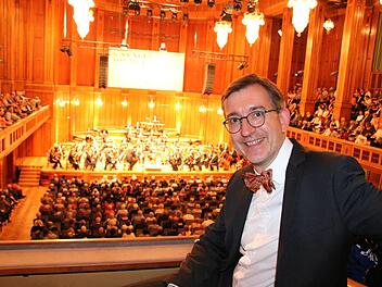 Von viereinhalb Wochen Hochkultur nur ein bisschen gezeichnet: Tilman Schlömp blickt mit einer gewissen Genugtuung auf seinen ersten Kissinger Sommer zurück. Foto: Ralf Ruppert