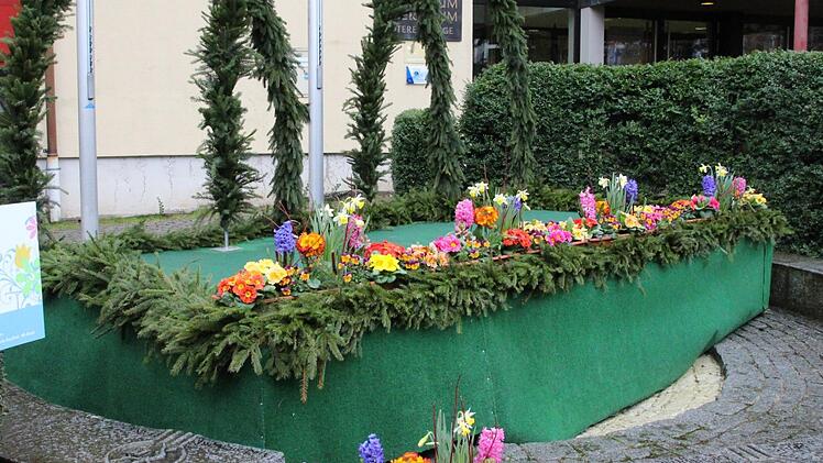 Der  Brunnen vor dem Gymnasium AlbertinumFoto: Julian &Uuml;belhack