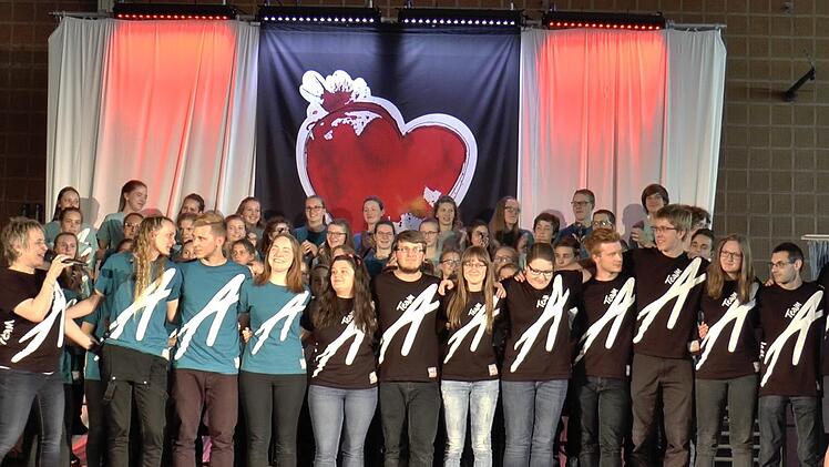 Das Team (vorne) des Vereins Adonia sorgte im Hintergrund daf&uuml;r, dass alles perfekt abl&auml;uft.Christian Licha