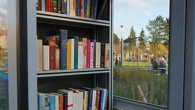 Die Bücherzelle im Hallstadter Stadtpark wartet auf Literaturfreunde.Thomas Michel