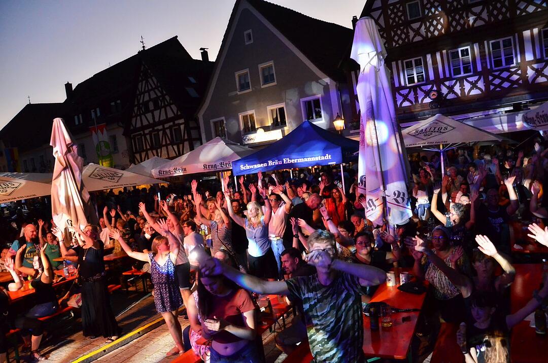 Auf dem Marktplatz Ebermannstadt wird gefeiert!