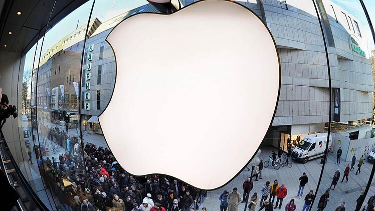 Käuferschlangen sind bei Apple nicht ungewöhnlich (Foto: Frank Leonhardt/dpa)