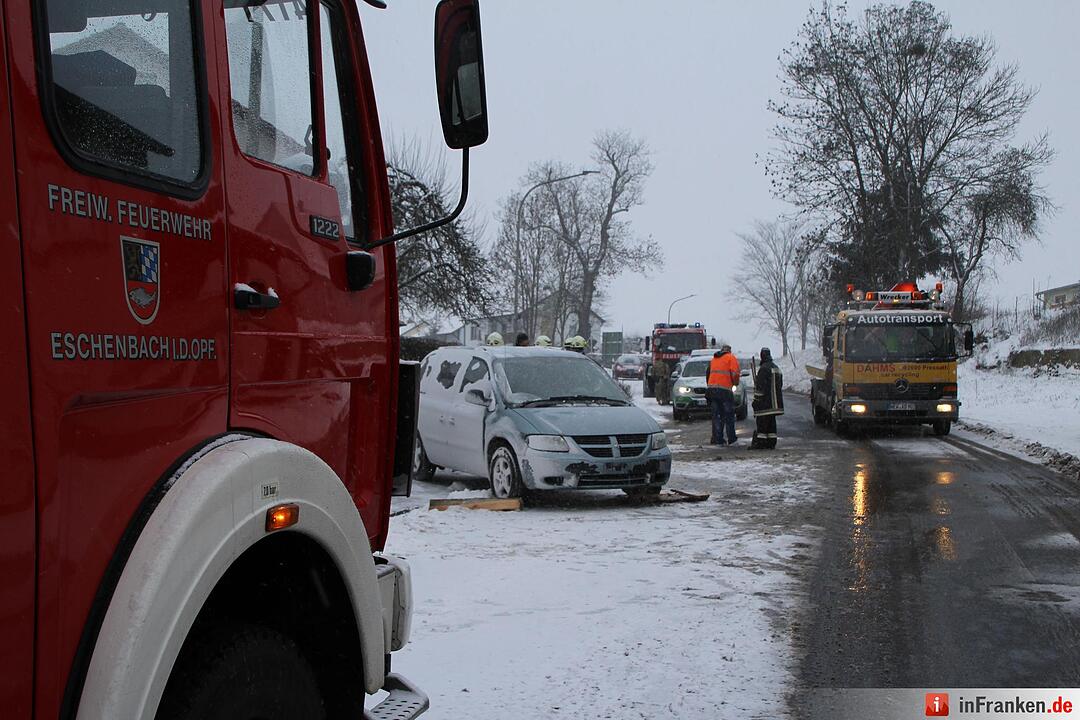 Auto überschlägt sich in Eschenbach i.d. Oberpfalz