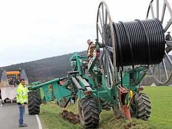 Schnelle Abwicklung: Das Glasfaserkabel wurde im Auftrag der Telekom von einem Unternehmen aus Weismain von Reutersbrunn aus über Eichelberg in Richtung Heubach eingepflügt. Foto: Ralf Kestel