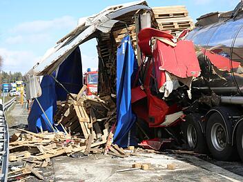 Auf der A9 kam es zu einem t&ouml;dlichen Verkehrsunfall. Daran beteiligt waren zwei Lkw. Foto: NEWS5/Fricke