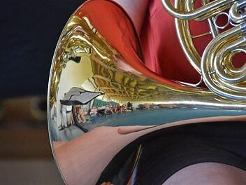 Erstmalig wird der Infotag der Kreismusikschule in Bad Neustadt stattfinden. Am Samstag, 9. Mai, können sich alle Interessenten im Bildhäuser Hof ein Bild vom Unterrichtsangebot der Schule machen und Instrumente auch ausprobieren. Foto: Hanns Friedrich