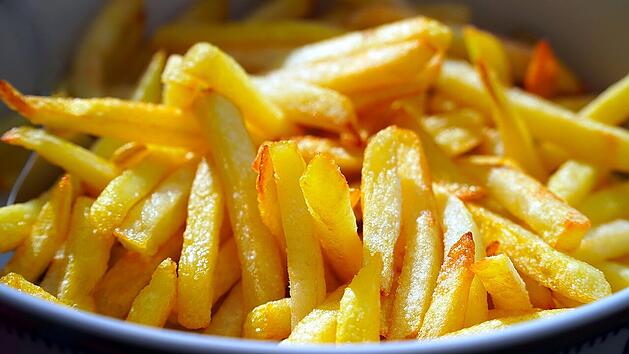 Transfettsäuren kommen unter anderem in Brat- und Frittierfett vor.