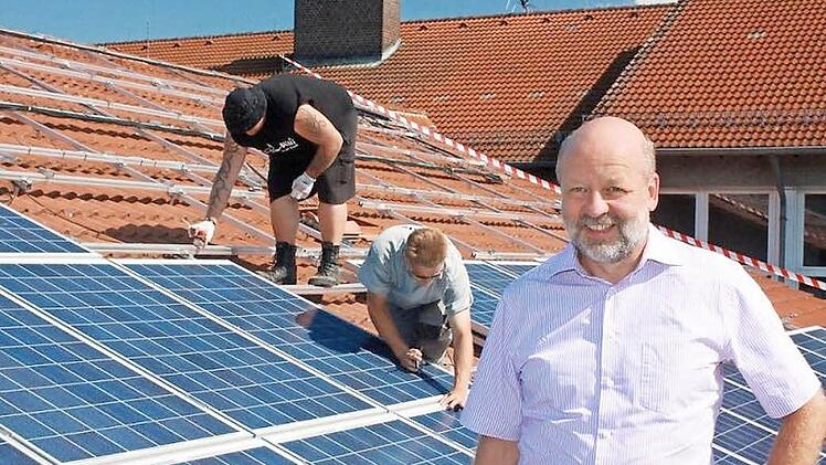 Auf Initiative von Hans-Josef Fell (rechts) entstand die Hammelburger Solarstromgesellschaft. Foto: privat