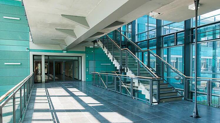 Blick in die Mittelhalle des Gebäudes Foto: Staatliches Bauamt Erlangen-Nürnberg