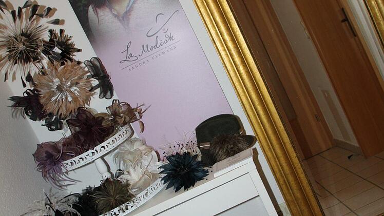 In ihrer Werkstatt hat Sandra Ullmann einen kleinen Showroom eingerichtet. Foto: Ulrike Müller