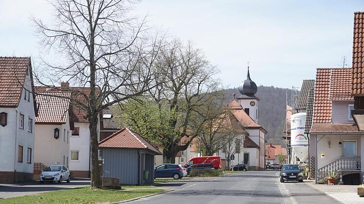 Der Kanal in Langenleiten muss ausgetauscht werden, um die ständigen Probleme bei Regenfällen in den Griff zu bekommen. Foto: Marion Eckert
