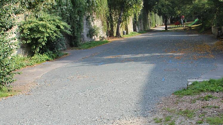 Der vordere Bereich des Stadtgrabens wird während der Bauarbeiten als Abstell- und Lagerfläche genutzt. Foto: Marco Meißner