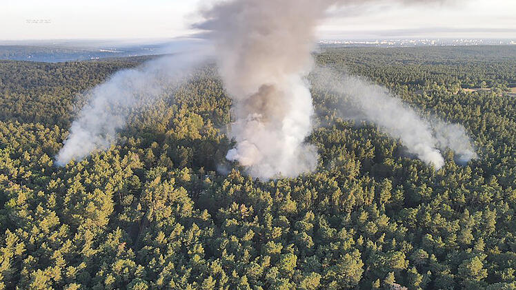 Brand im Berliner Grunewald nach Explosion am Donnerstag (4. August 2022)