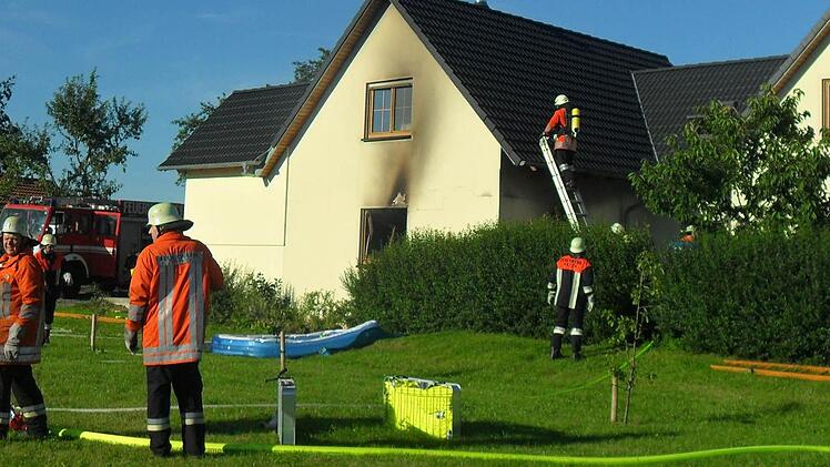 Ein Heizraum im Wohnhausanbau des Geflügelhofs Kolb brannte am Montagabend völlig aus. Foto: Angela Hermsdörfer