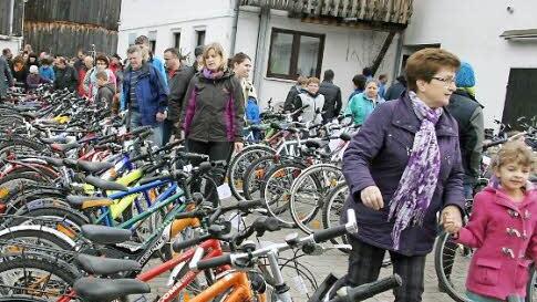 Eine Riesenauswahl gab es bei der Fahrrad-Börse in Leuchau. Fotos: Sonja Adam