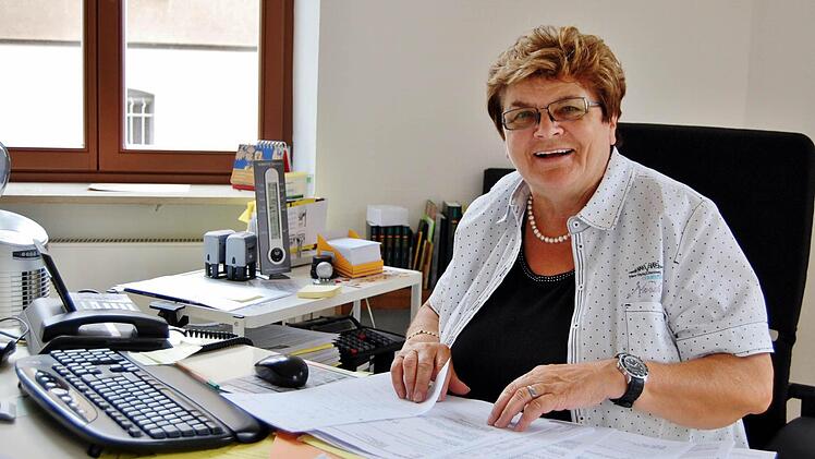 Martha Müller (64) berät seit 50 Jahren in Steuerfragen. Foto: ksvd