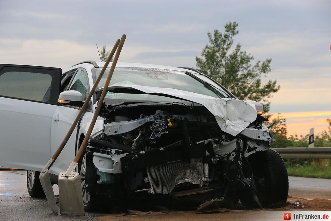Unfall an der Anschlussstelle Hirschaid: Zwei Verletzte