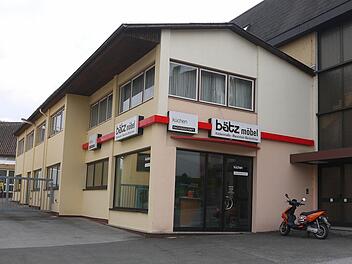Blick aufs Bätz-Gelände in der Ahorner Hauptstraße. Foto: Berthold Köhler