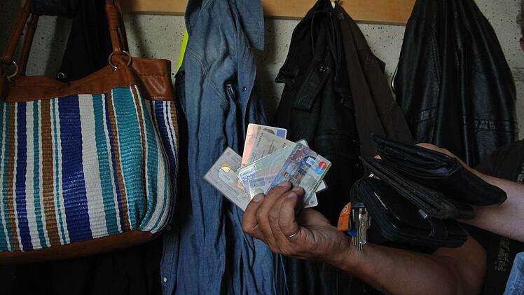 Jacken, Taschen, Geldbeutel. Im Festbüro wurden Unmengen an Fundsachen abgegeben.