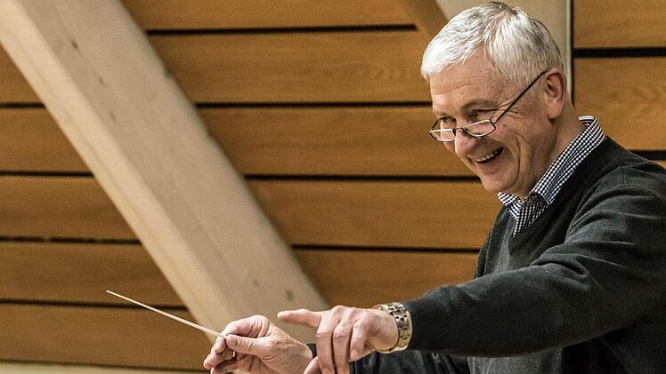 Proben-Impressionen: So bereitet sich der Musizierkreis Neustadt mit seinem Leiter Norbert Luche auf sein Neujahrskonzert am 14. Januar vor.Foto: Jochen Berger