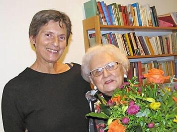Auch Stadträtin Johanna Thomack gratulierte Herta Hoffmann zum 90. Geburtstag. Foto: Martin Koch