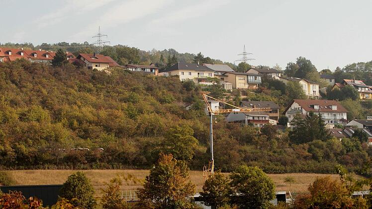 Blick auf die Siedlung "Am Schönberg", an der sich die CSU eine Ausweitung in Richtung Westen vorstellen kann.