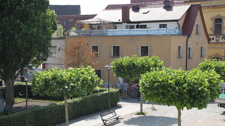 Das Gebäude am sogenannten Säumarkt wird derzeit komplett entkernt.  Foto: Andreas Oswald