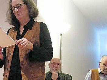 Bärbel Fürst, Jens Müller-Rastede und Bernt Sieg bei ihrem Auftritt im Gasthaus Bären. Foto: Mia Hochrein